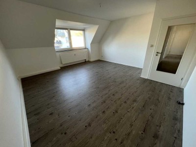 Helle Stilvolle 3-Zimmer-Wohnung mit Balkon & Keller (ca. 101 m²)