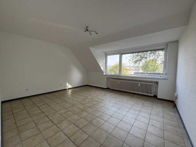 Ruhige Lage! 3 Zimmer Wohnung, inklusive Balkon, in zentraler Lage in Kaarst