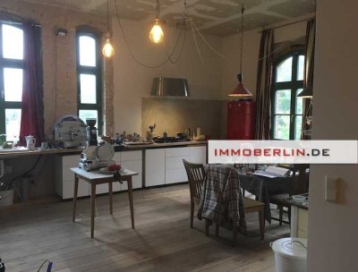 IMMOBERLIN.DE - Historischer Bahnhof mit Nebengebäude & großartigem Potenzial für Wohnen & Arbeiten