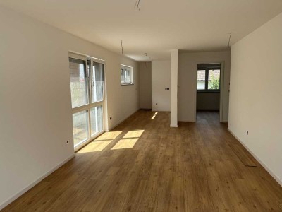 Erstbezug: exklusive und moderne Neubau- 2 ZKB-Wohnung inkl. Balkon, EBK & Aufzug