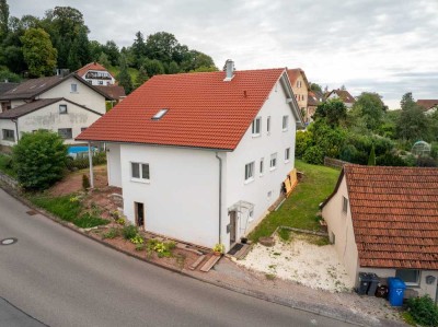 Modernes Einfamilienhaus mit viel Platz und großem Grundstück