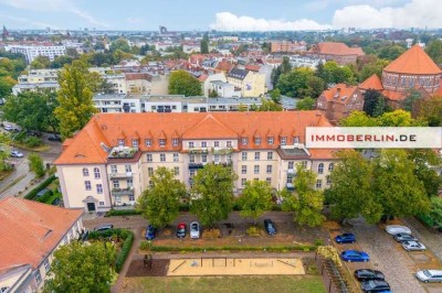 IMMOBERLIN.DE - Toplage! Helle  Altbauwohnung mit Südwestterrasse & Garten