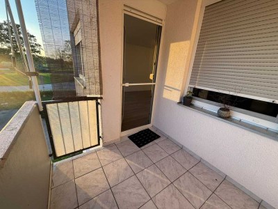 renovierte 3,5 Zimmerwohnung, EBK, Gäste-WC, Balkon, Garage