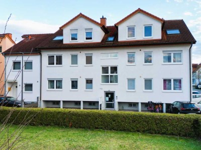 Gemütliche 3-Zi.-DG-Wohnung mit Loggia und Stellplatz in zentraler Lage von Griesheim