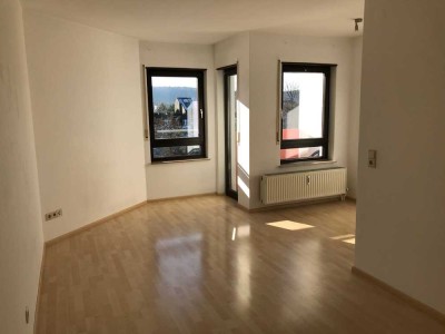 Gepflegtes 1-Zimmer Appartement mit Balkon + Einbauküche in Kaiserslautern, für Studenten, Uni-Nähe