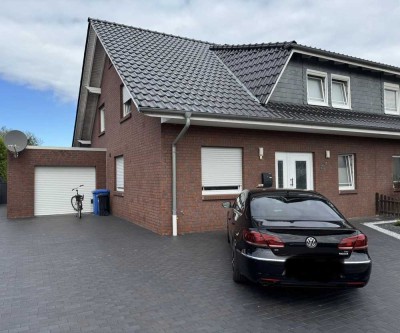Gepflegte Doppelhaushälfte mit Garten, Garage und ausgebautem Dachboden - Nahe Wolfsburg