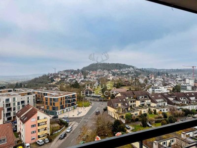 Stadtmitte von Leonberg: 4-Zi.-Wohnung mit Balkon – Ein Rohdiamant für Eigennutzer oder Investoren