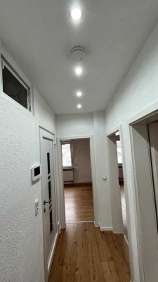 Vollständig renovierte Wohnung mit drei Zimmern und Balkon in Weiterstadt