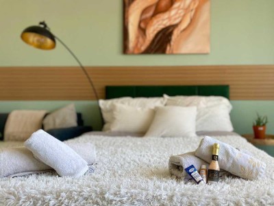 2er WG: 3-Zimmer-Wohnung mit gehobener Innenausstattung mit Einbauküche und einer großen Balkonen