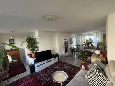 Ansprechende 3-Zimmer-Maisonette-Wohnung mit Balkon und EBK in Bremen