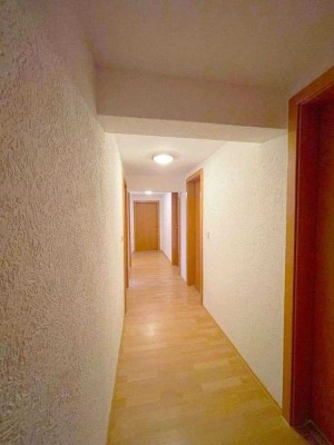 Ihr neues Zuhause: Kernsanierte 4-Zimmer-Dachgeschosswohnung