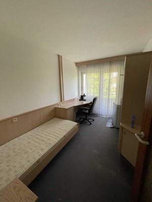 Kleines möbliertes 1-Zimmer-Apartment im Studentenwohnheim