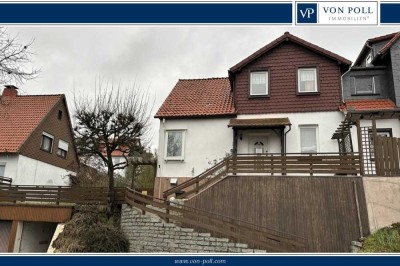 Interessante Doppelhaushälfte mit ca. 120 m² Wohnfläche, kl. Blockhaus, 2 Garagen und Garten.