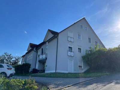 Gepflegte 2,5-Zimmer-Maisonette-Wohnung mit Einbauküche und Tageslichtbad