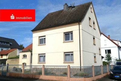 Kleineres 2-3-Familienhaus frei - mit größerem Hof - auch zusätzl. Bebauung mit EFH  evtl. möglich
