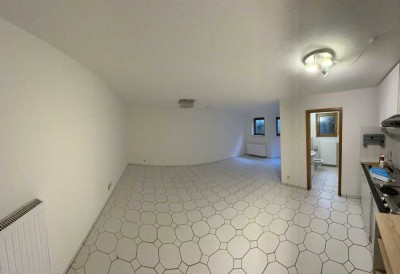 Stuttgart - Kleine Studenten-/Single-Wohnung ab Anfang Juni 2025 zu vermieten!