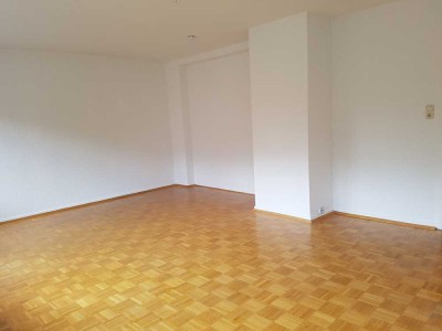 RESERVIERT Helle 4-Zimmer-Wohnung inkl. Balkon im 3.OG am Marschiertor / HBF! Garage!