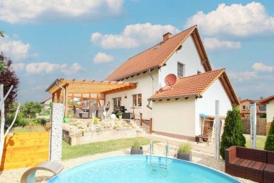 Gepflegtes 4-Zi.-Zuhause mit Garten, Spa-Bereich und 2 Garagen