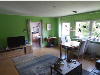 Helle 3-Zimmer Dachgeschosswohnung im Zweifamilienhaus mit Hof Nutzung in Frankfurt-Sindlingen