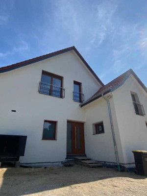 Erstbezug nach Sanierung mit Terrasse und Balkon: ansprechende 5-6 Zimmer Wohnung in Bad Oeynhausen