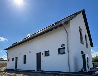 Neubau/Erstbezug, 4 Zimmer, 2 Bäder, mit Küche & Garten