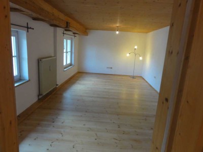 Stimmungsvolle 3-Zimmer-Wohnung mit eigenem Zugang im umgebauten Bauernhaus in Utting