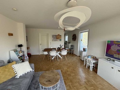 Helle neuwertige 4-Zimmer-Wohnung mit gehobener Innenausstattung mit Sonnenbalkon