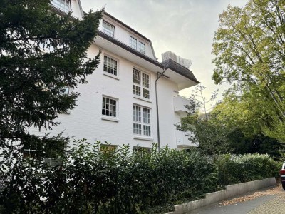 junge 4 Maisonette Zimmer Wohnung mit Dachterrasse, Tiefgaragenstellplatz und Aufzug