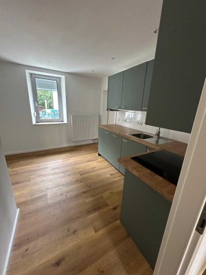 Erstbezug nach Sanierung mit Einbauküche: Exklusive 2-Raum-Wohnung mit geh. Innenausstattung