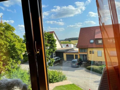 Geschmackvolle, gepflegte 3-Raum-Wohnung mit Terrasse und Einbauküche in Neuendettelsau