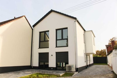 Neubau-Doppelhaushälfte – Modernes Wohnen im Erstbezug mit hochwertiger Ausstattung und Garten