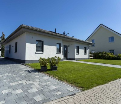 Schöner Bungalow mit überdachter Terrasse schlüsselfertig im Neubaugebiet