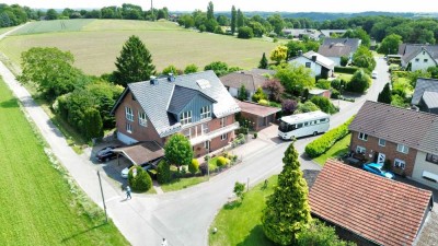 Rösrath / Wickuhl: Exklusives 2-Familienhaus + Einliegerwohnung mit Traumblick und vielen Extras!
