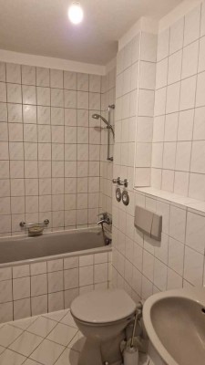 Super geschnittenes Appartement mit Balkon und Garage