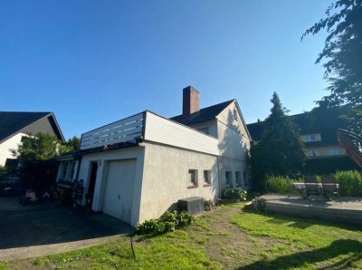Zentral gelegenes Einfamilienhaus mit großem Garten und Wintergarten