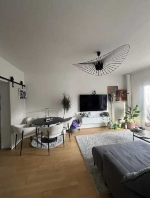 Erstbezug nach Sanierung mit Balkon und EBK: Stilvolle 2-Raum-Wohnung mit geh. Innenausstattung