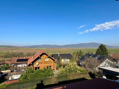 Schöne und gepflegte 3-Zimmer-DG-Wohnung mit Balkon und Einbauküche in Breunigweiler