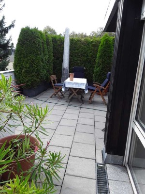 Sonnige  2-Zimmer-Penthouse-Wohnung mit 2 Terrassen und Einbauküche in Planegg