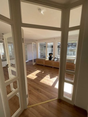 Lichtdurchflutete 3,5-Zimmer-Traumwohnung mit Wintergarten & 40 m² Süd-Terrasse nahe Rhein und Oper