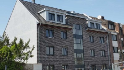 Neuwertige 4 Zimmer Wohnung mit Balkon , zu vermieten.