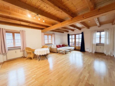 Exklusive, geräumige und gepflegte 1-Zimmer-Wohnung mit Balkon und EBK in Ruhpolding