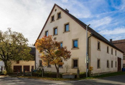 Charmante Althofstelle mit zwei Wohneinheiten und vielseitigen Nutzungsmöglichkeiten