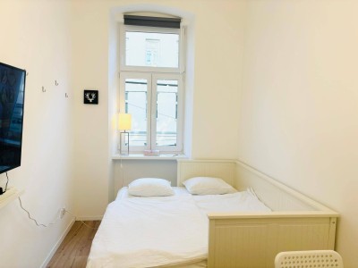 Minimalistische, schön möblierte Wohnung, Kurzzeitvermietung. Ab September.