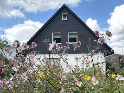 Idylle und Ruhe: Großes Gartenparadies  u. Neubaupotential mit Bestandshaus zur Sanierung.