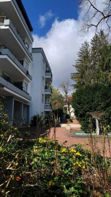 Exkl., ger. und gepfl. 3-Zimmer-Wohnung, 2 Balkone, EBK, Fahrstuhl, Bestlage Kronberg