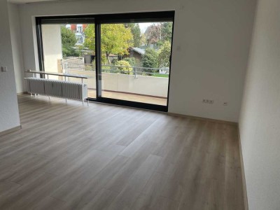Modernisierte 2-Zimmer-Hochparterre-Wohnung, gehobene Innenausstattung mit Balkon in Köln Stammheim