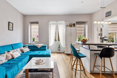 Großzügige 4-Zimmer-Altbauwohnung in Strandbad Nähe