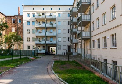 mit Balkon und Wanne