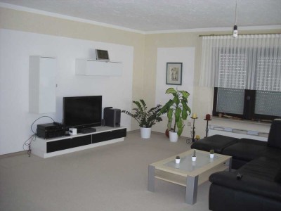 Attraktive 5 Zimmer-Wohnung im EG  in Großwallstadt