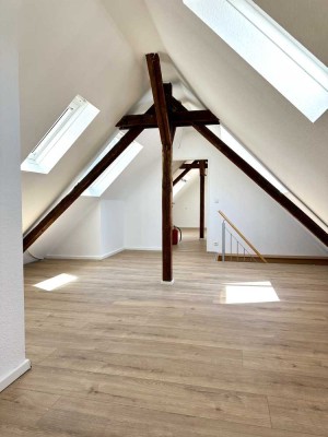 Erstbezug nach Sanierung: Schöne, sehr helle 6-Raum-Maisonette-Wohnung mit EBK in Essen Frohnhausen